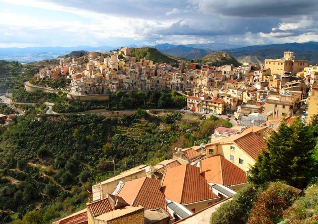 Vecchia Dimora Resort Centuripe Exterior foto